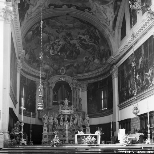 Interior of Chiesa San Pietro (Click for next image)