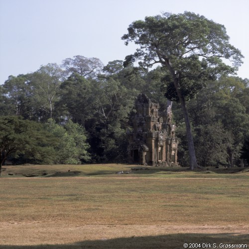 One of the 12 Towers of Prasat (Click for next group)