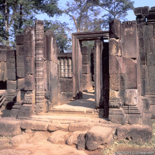 Banteay Srei 4 (Click for next image)
