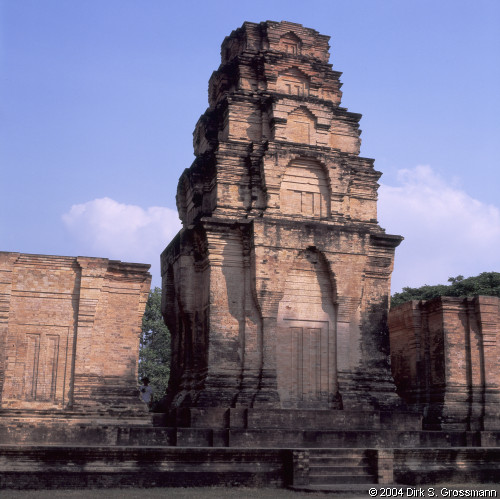 Prasat Kravan Tower (Click for next group)