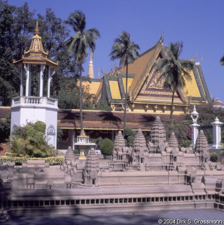 Angkor Wat Model (Click for next image)