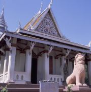 Wat Phnom Entrance
