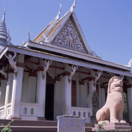 Wat Phnom Entrance (Click for next image)