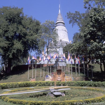 Wat Phnom (Click for next image)