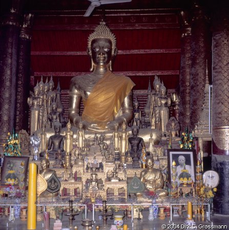 Interior of Wat Mai (Click for next image)