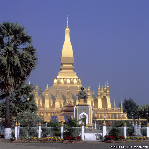 That Luang Stupa 2 (Click for next image)