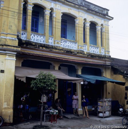 Building in Hoi An (Click for next image)