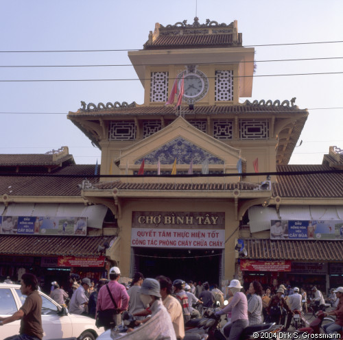 Binh Tay Market Entrance (Click for next image)