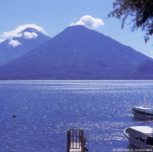 Lago de Atitlán from Santa Catarina (Click for next image)