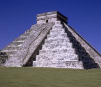 Pirámide de Kukulcán from the East