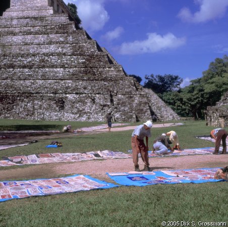 Vendors at Templo de las Inscripciones (Click for next image)