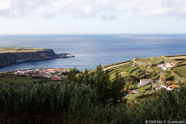 Coast near Ribeirinha (Click for next image)