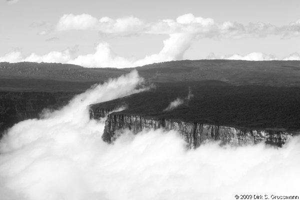 Summit Plateau of Auyan-Tepui from the Plane (Click for next image)