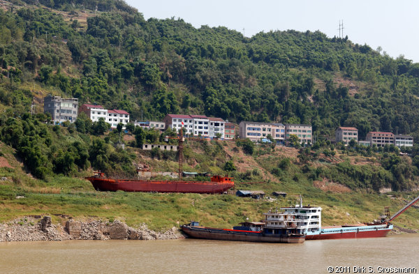 Boats near Shibao Zhai (Click for next image)