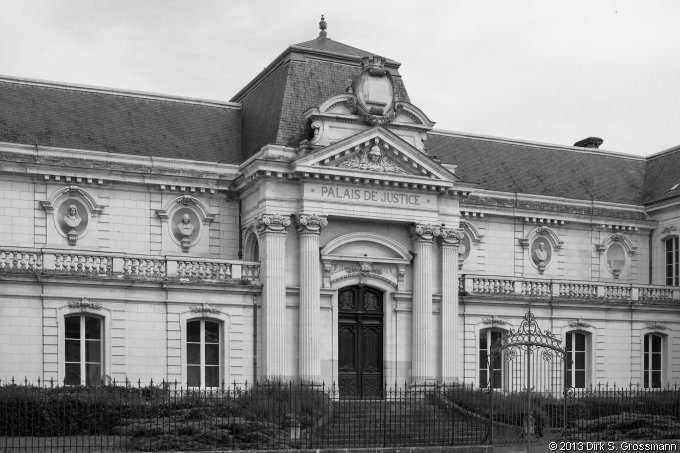 Palais de Justice Loches (Click for next image)