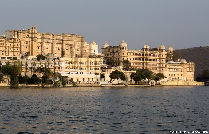 City Palace from Lake Pichola (Click for next image)