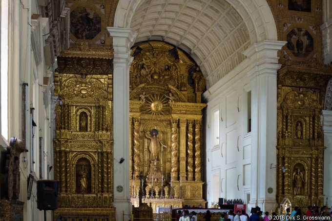 Altar of the Basilica of Bom Jesus (Click for next image)