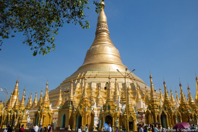 Shwedagon Pagoda (Click for next image)