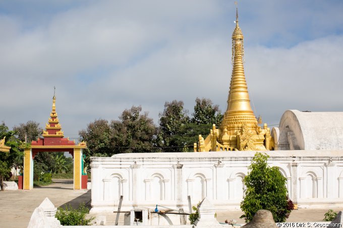 Near Shwe Yan Pyay Monastery (Click for next image)