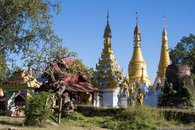Pagodas near Samka (Click for next image)