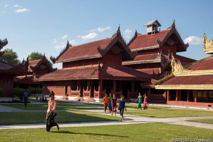 Mandalay Palace (Click for next image)