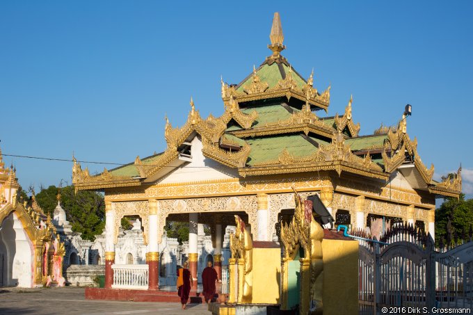 Kuthodaw Paya (Click for next image)
