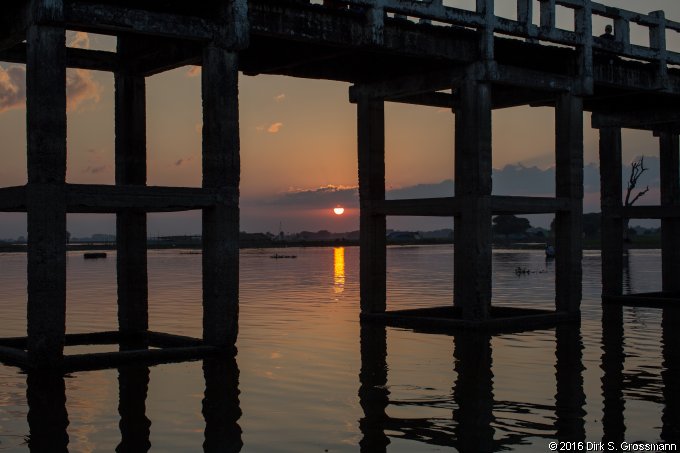 Sunset at the U-Pain Bridge (Click for next group)