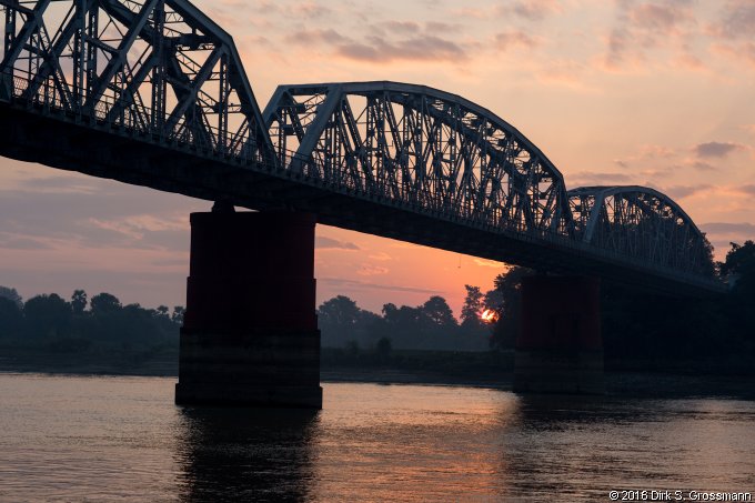 Sunrise at the Yadanabong Bridge (Click for next image)