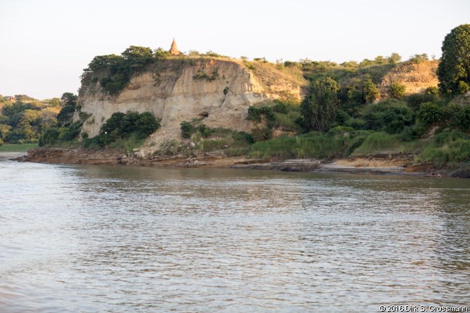 Ayeyarwaddy River near Bagan (Click for next image)