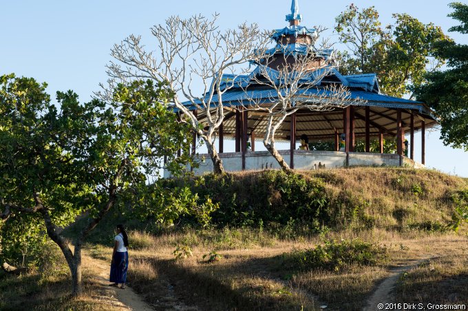 Temple at the Letse Lake (Click for next image)