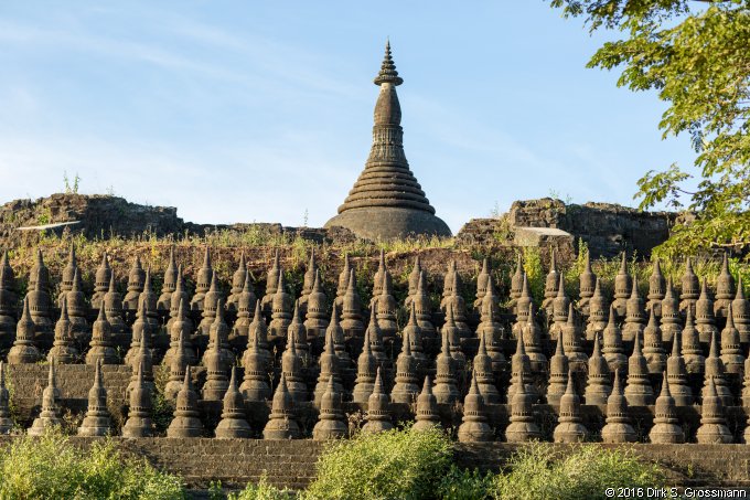 Koe Thaung Pagoda (Click for next image)