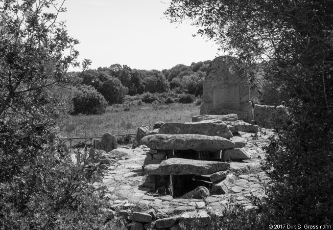 Tomba dei Giganti di Coddu Vecchiu (Click for next image)