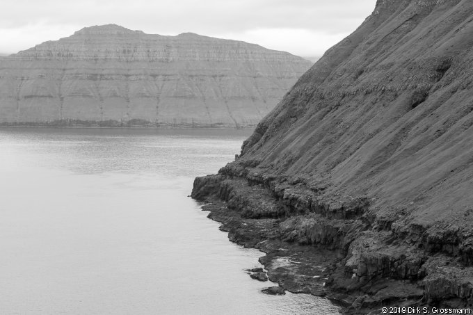 Coast near Oyndarfjørður (Click for next image)