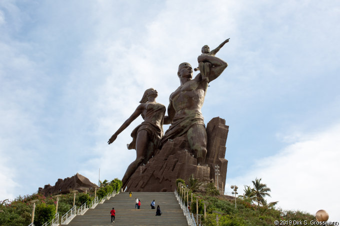 Monument de la Renaissance Africaine (Click for next image)