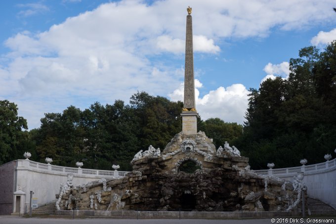 Obeliskbrunnen (Click for next image)