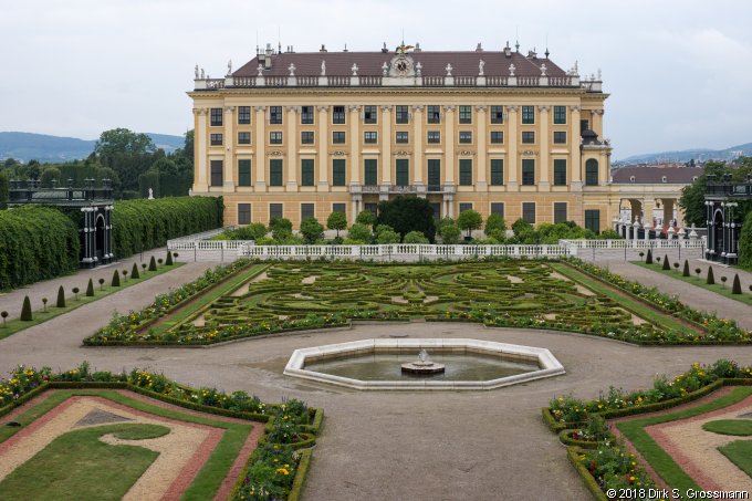 Schloss Schönbrunn (Click for next image)